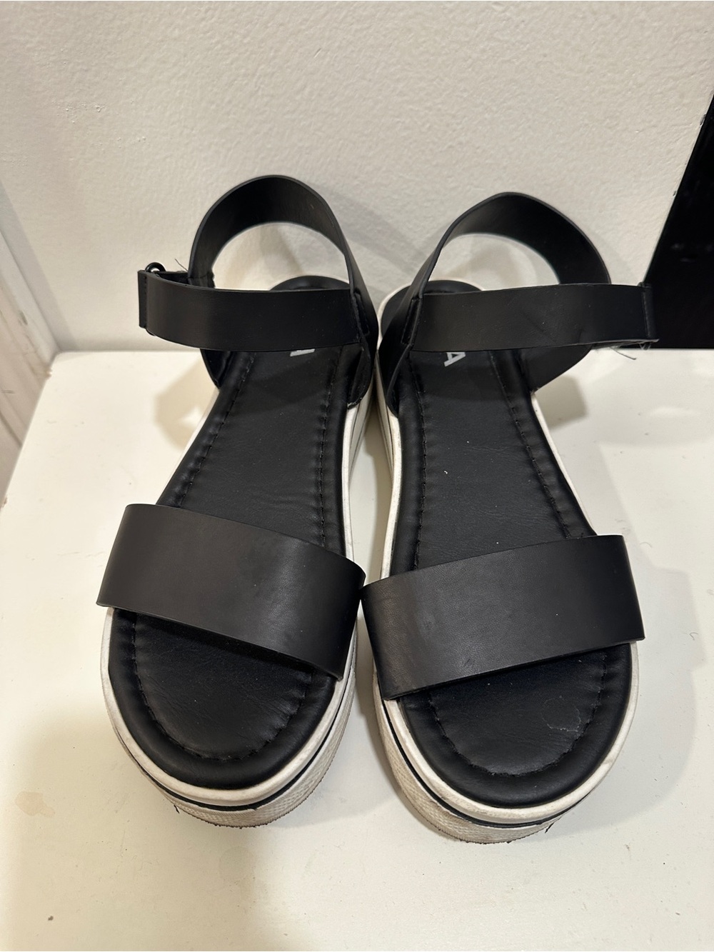 MIA Odelia Black & White Platform Sandal Women's Size 8